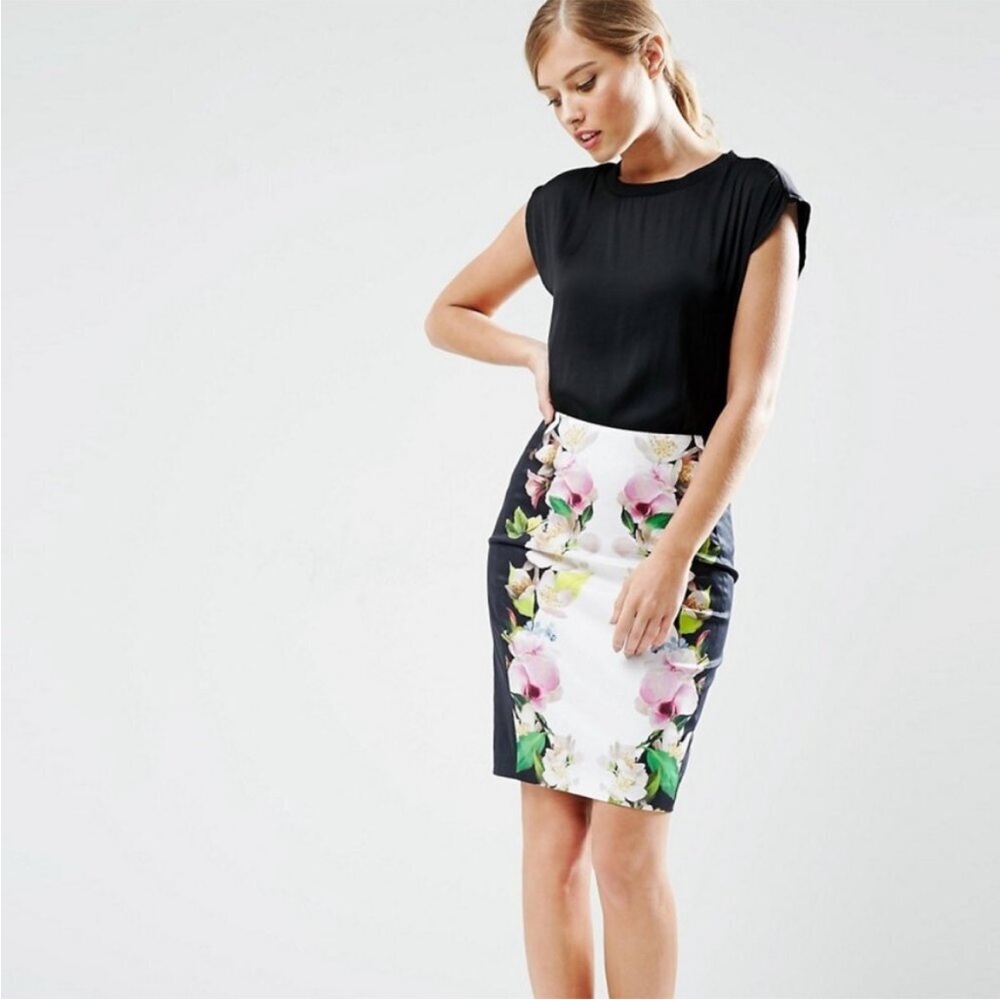 Floral Print Women's Skirt - Black and White